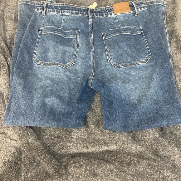 Judy Blue Jogger jeans with Cream Drawstring - Picture 3 of 3